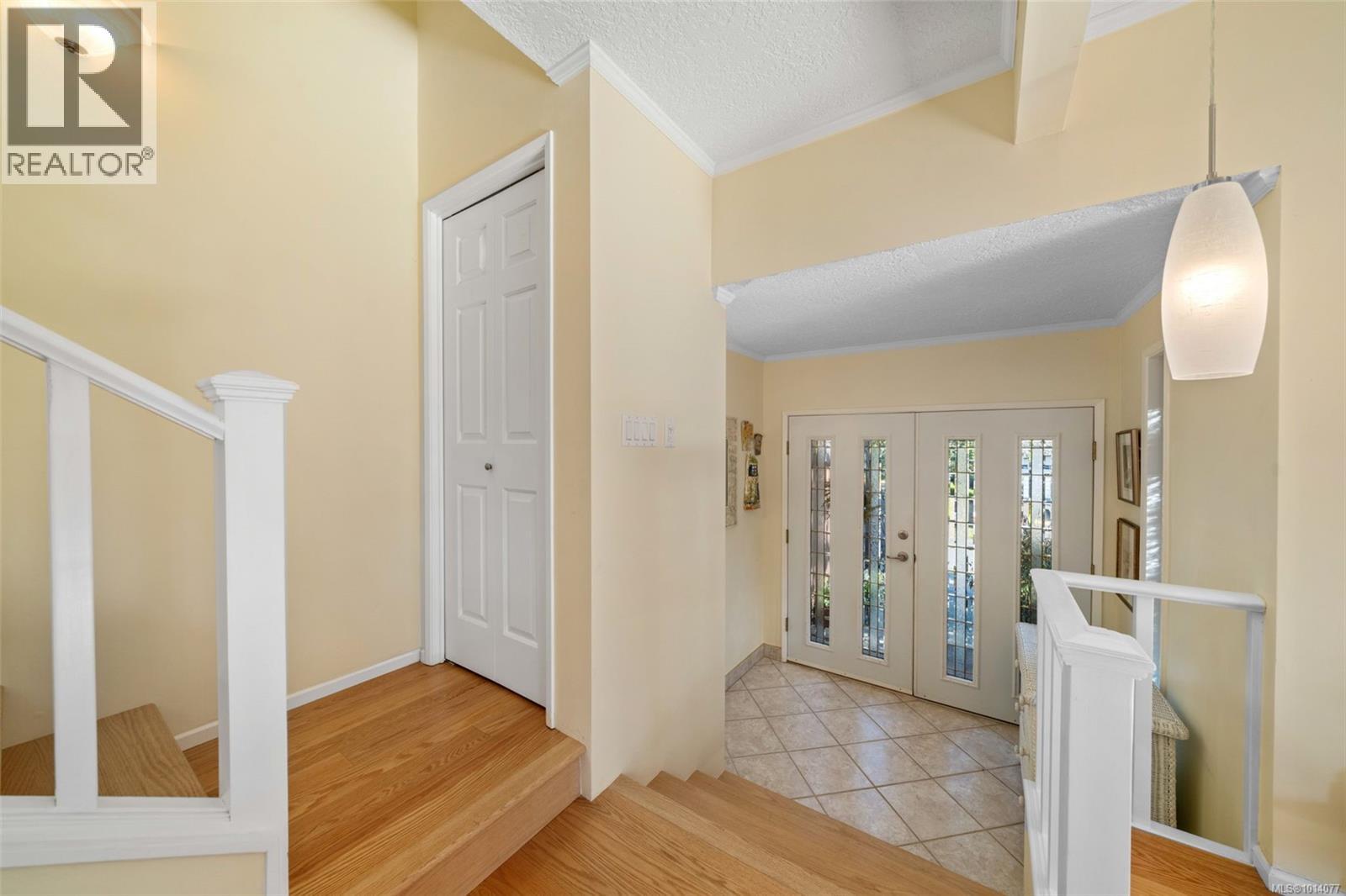 994 Landeen Pl, Saanich