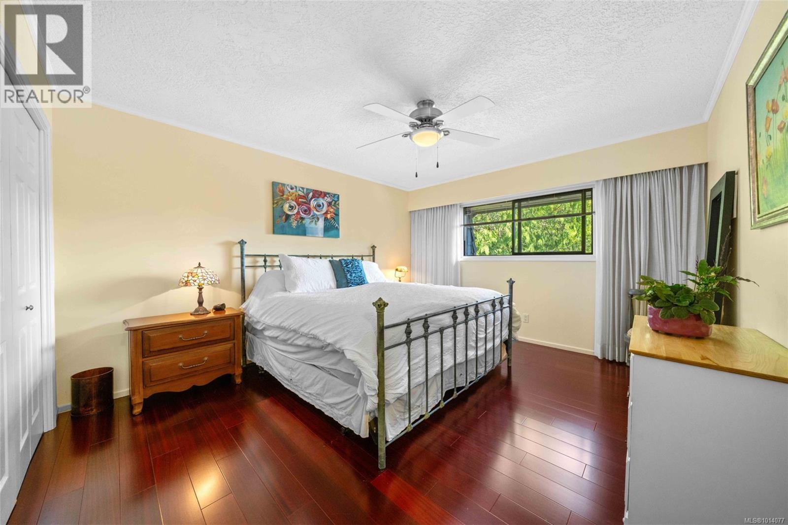 994 Landeen Pl, Saanich