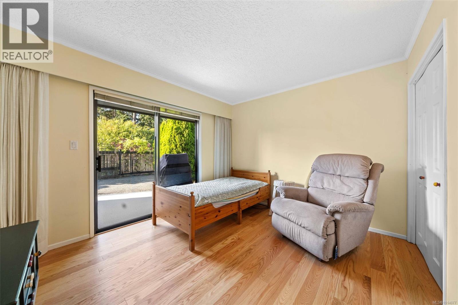 994 Landeen Pl, Saanich