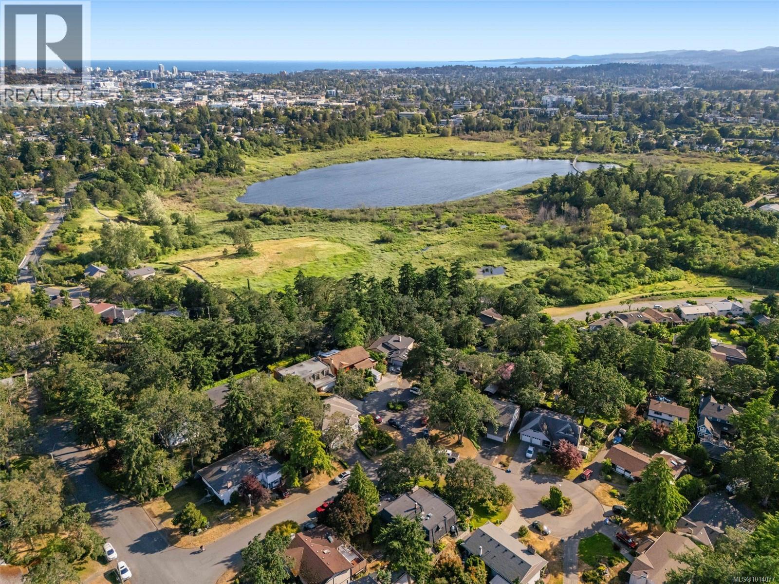 994 Landeen Pl, Saanich