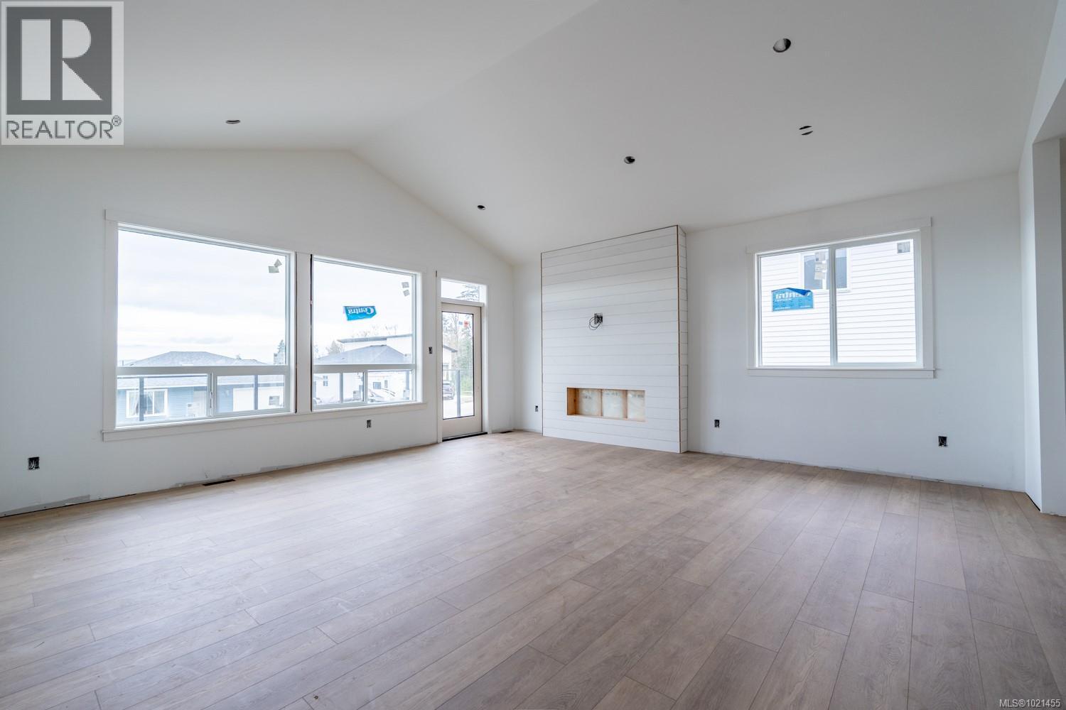 425 Colonia Dr, Ladysmith