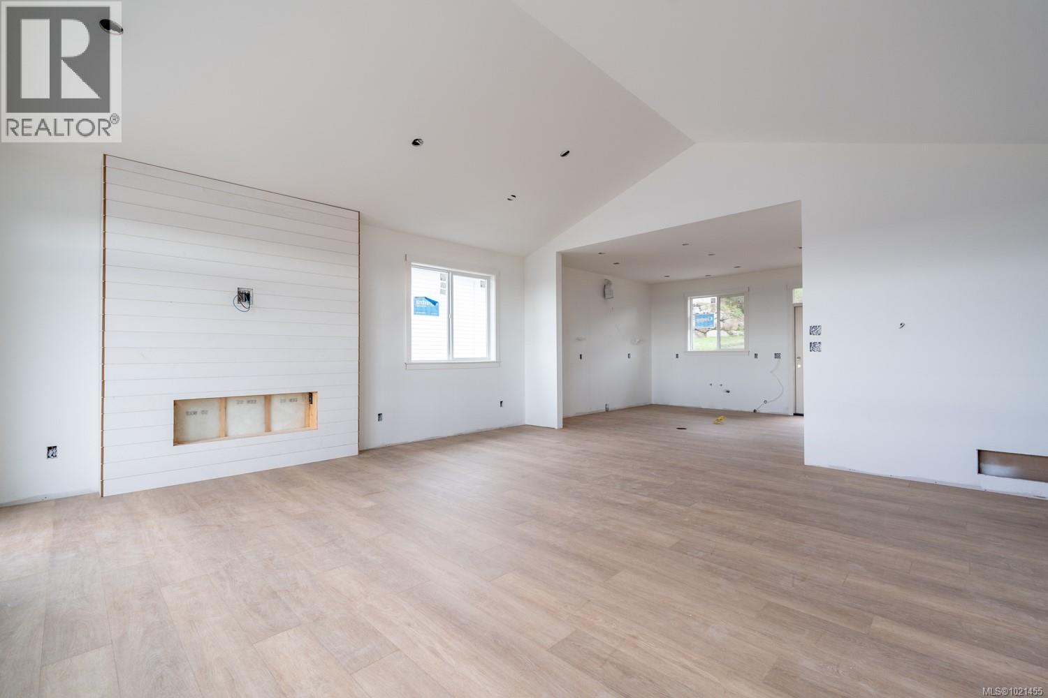 425 Colonia Dr, Ladysmith