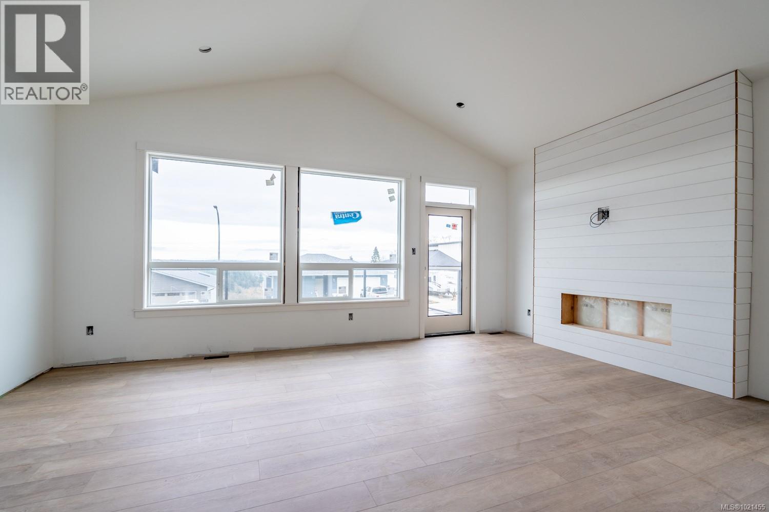 425 Colonia Dr, Ladysmith