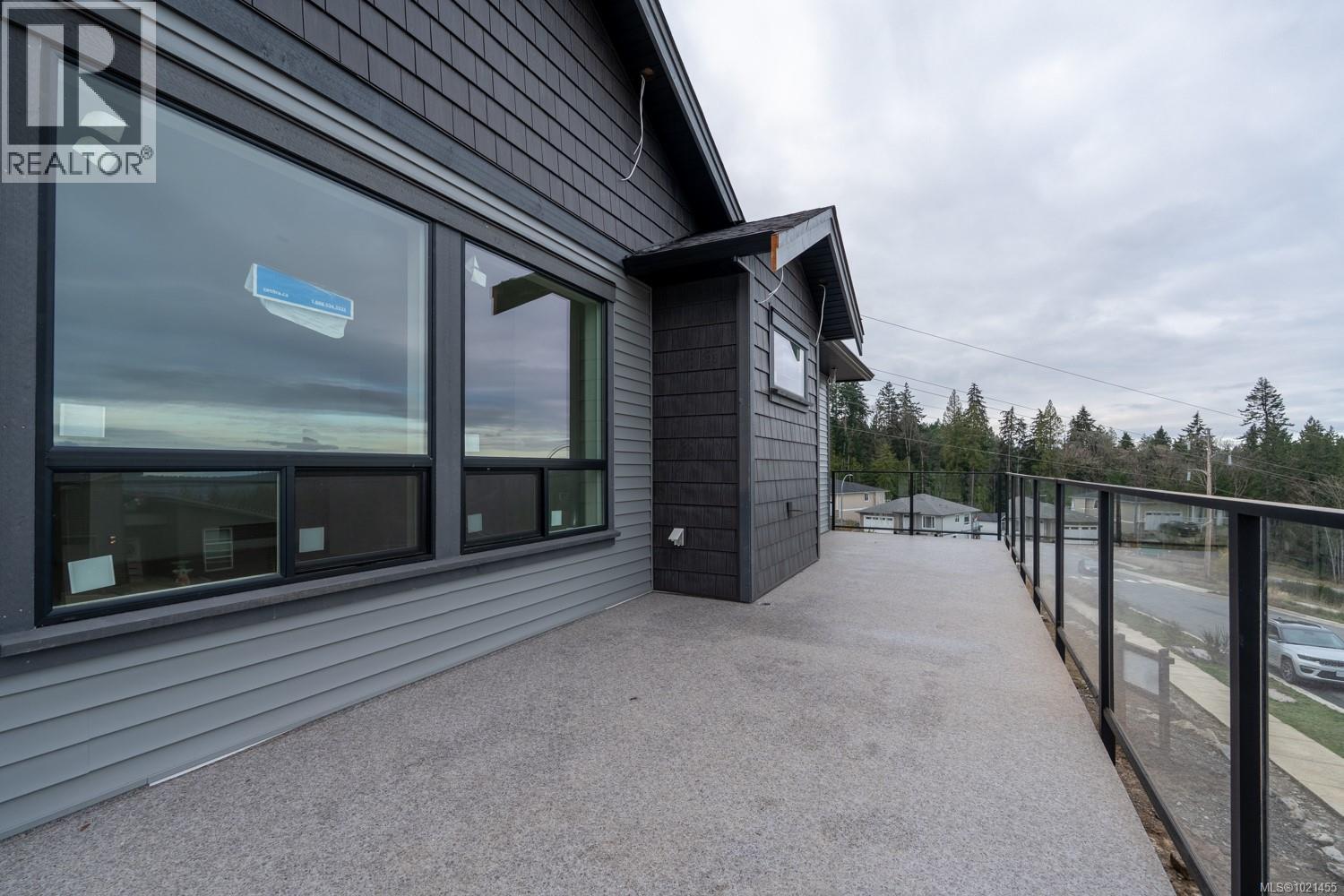 425 Colonia Dr, Ladysmith