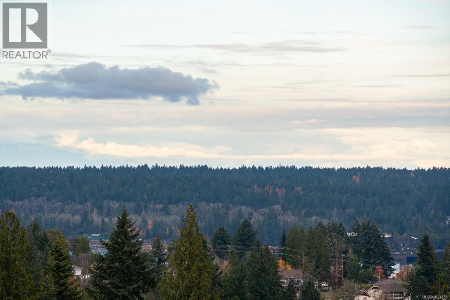 425 Colonia Dr, Ladysmith