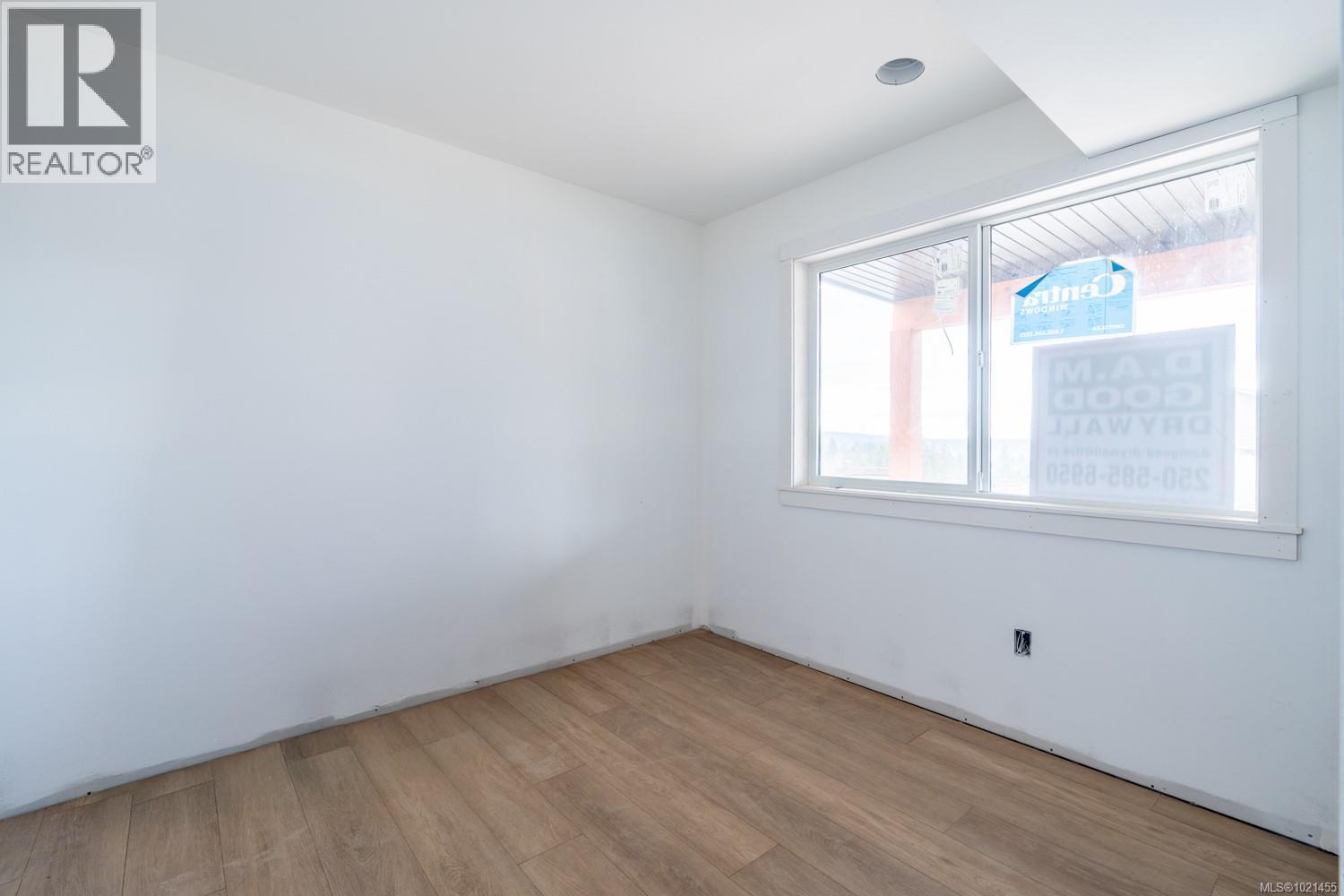 425 Colonia Dr, Ladysmith