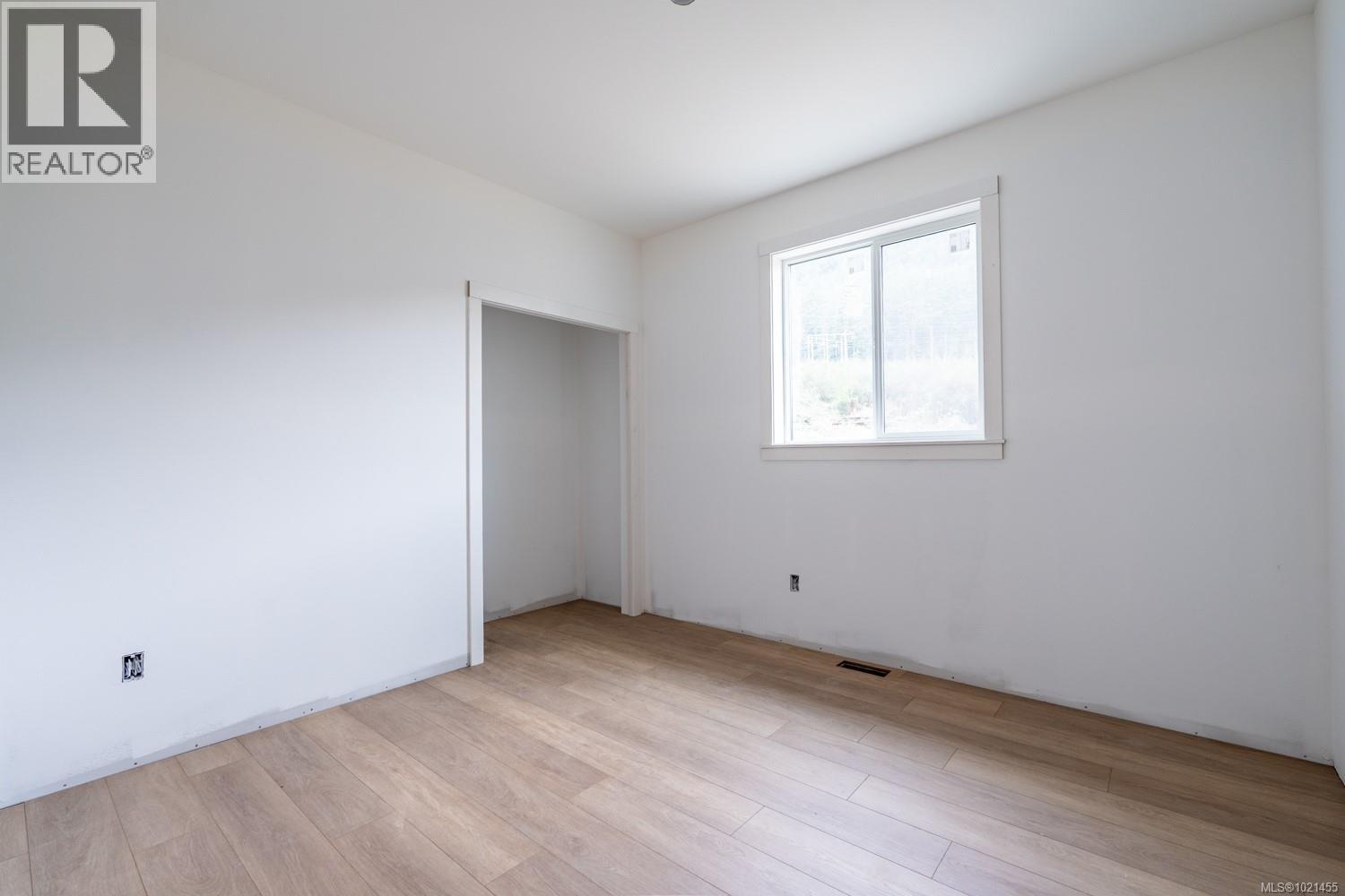 425 Colonia Dr, Ladysmith