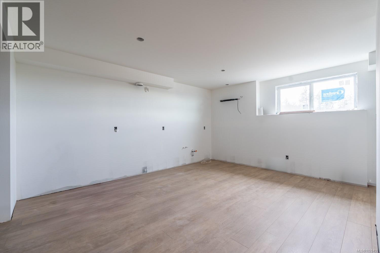 425 Colonia Dr, Ladysmith