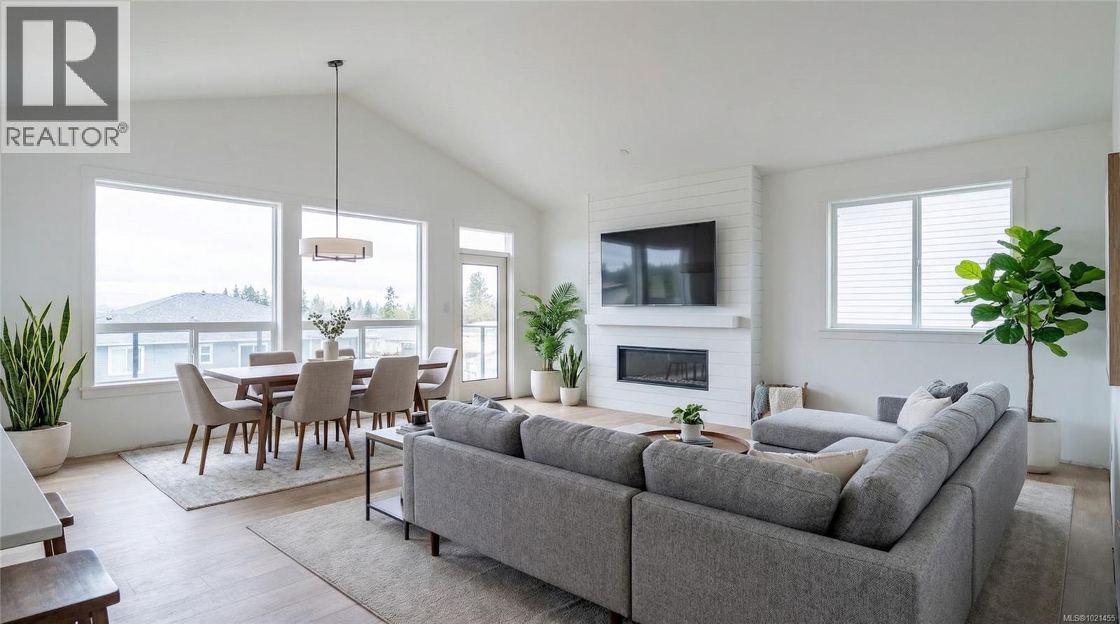 425 Colonia Dr, Ladysmith