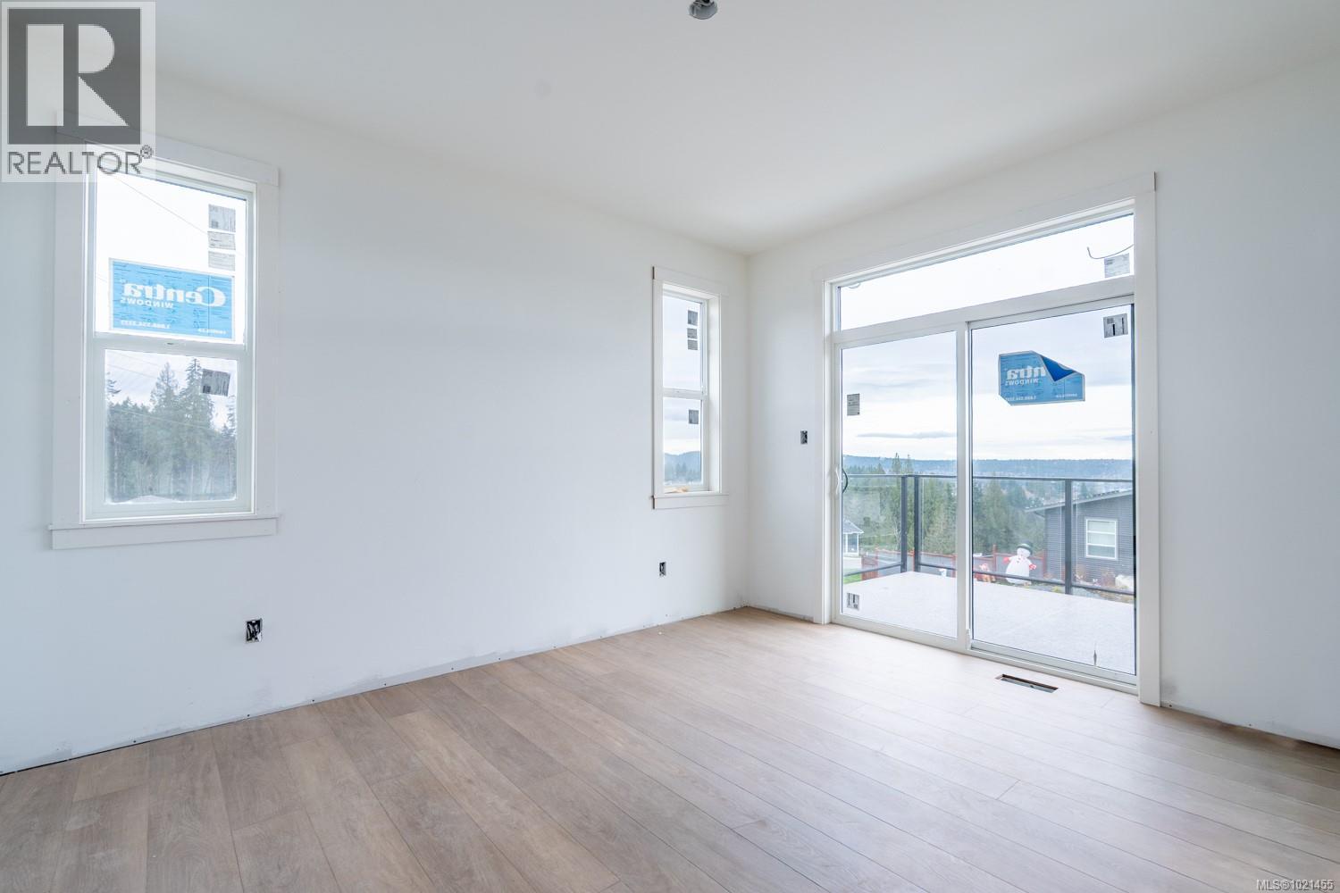 425 Colonia Dr, Ladysmith