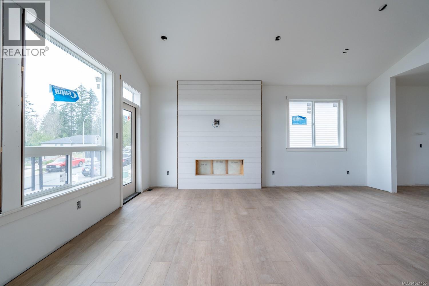 425 Colonia Dr, Ladysmith