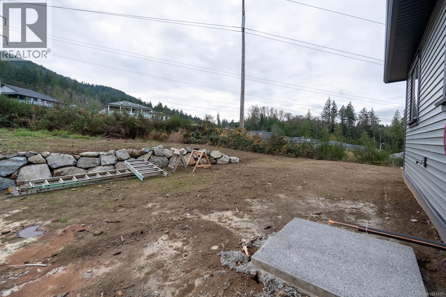 425 Colonia Dr, Ladysmith