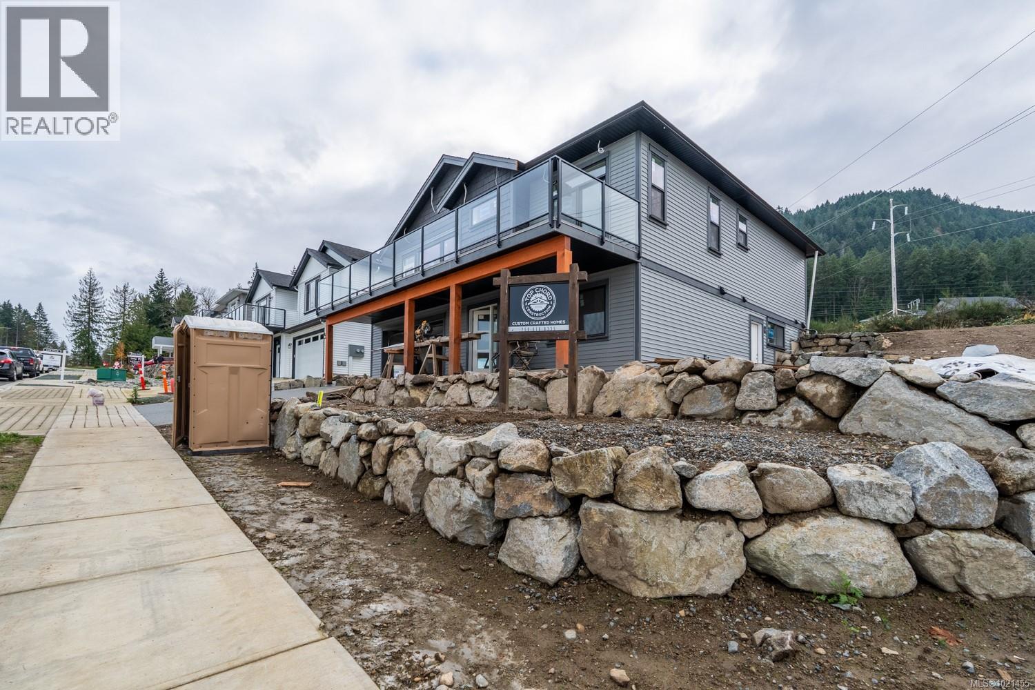 425 Colonia Dr, Ladysmith