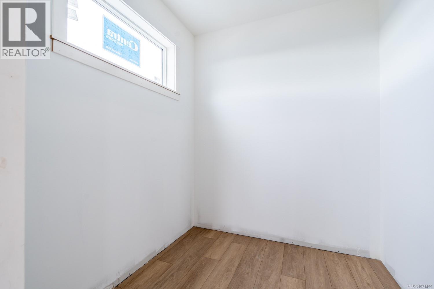 425 Colonia Dr, Ladysmith