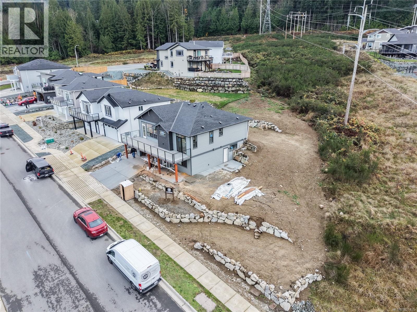 425 Colonia Dr, Ladysmith