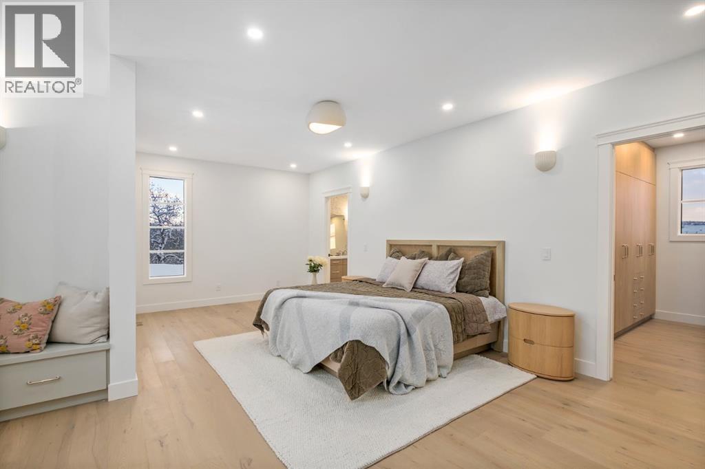 Single Family House for Sale in  Toronto Crescent NW St Andrews Heights Calgary 