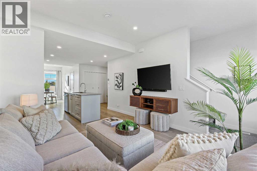 Single Family House for Sale in  Les Jardins Park SE Douglasdale/Glen Calgary 