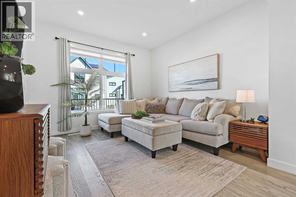 Single Family House for Sale in  Les Jardins Park SE Douglasdale/Glen Calgary 