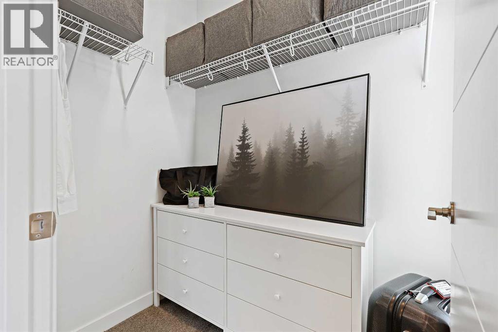 Single Family House for Sale in  Les Jardins Park SE Douglasdale/Glen Calgary 