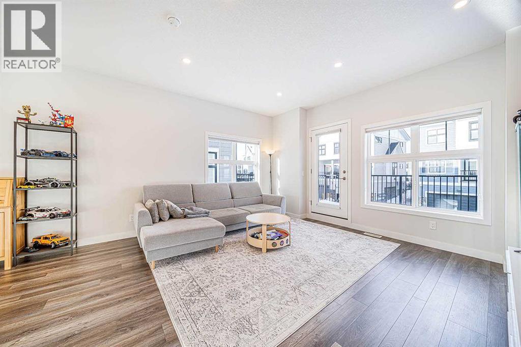 Single Family House for Sale in  Les Jardins Park SE Douglasdale/Glen Calgary 