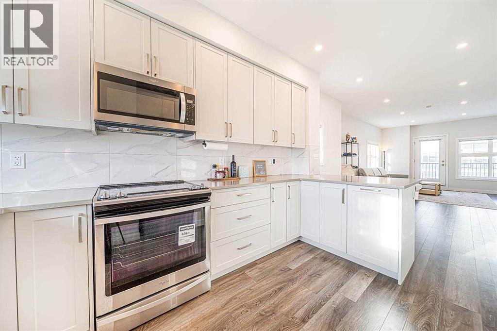 Single Family House for Sale in  Les Jardins Park SE Douglasdale/Glen Calgary 