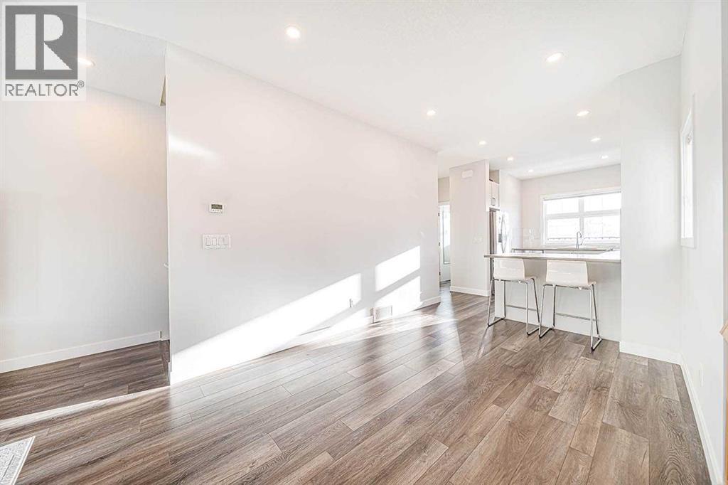 Single Family House for Sale in  Les Jardins Park SE Douglasdale/Glen Calgary 