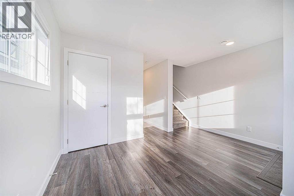 Single Family House for Sale in  Les Jardins Park SE Douglasdale/Glen Calgary 