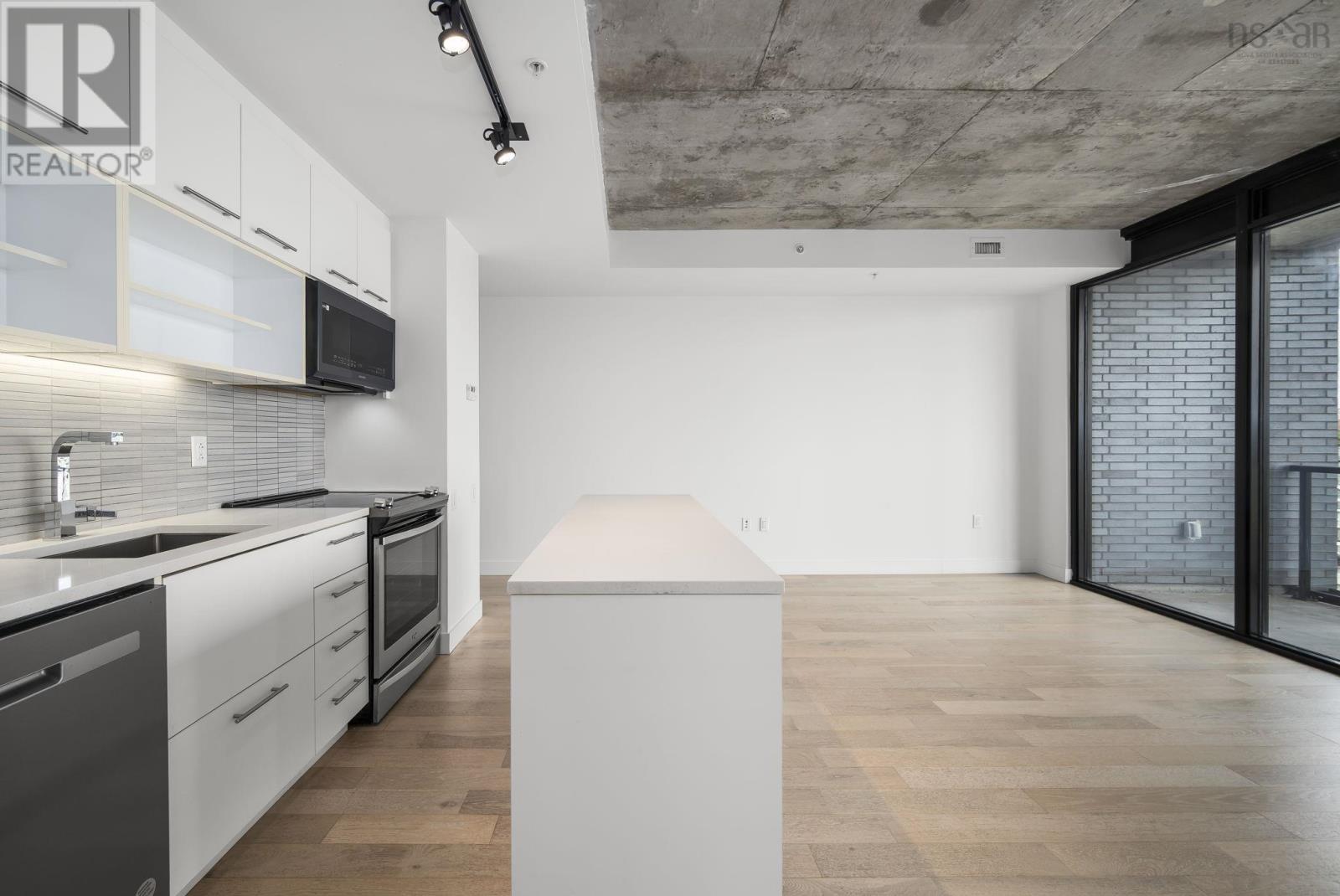 Property 10 of 37 of 614 1048 Wellington Street