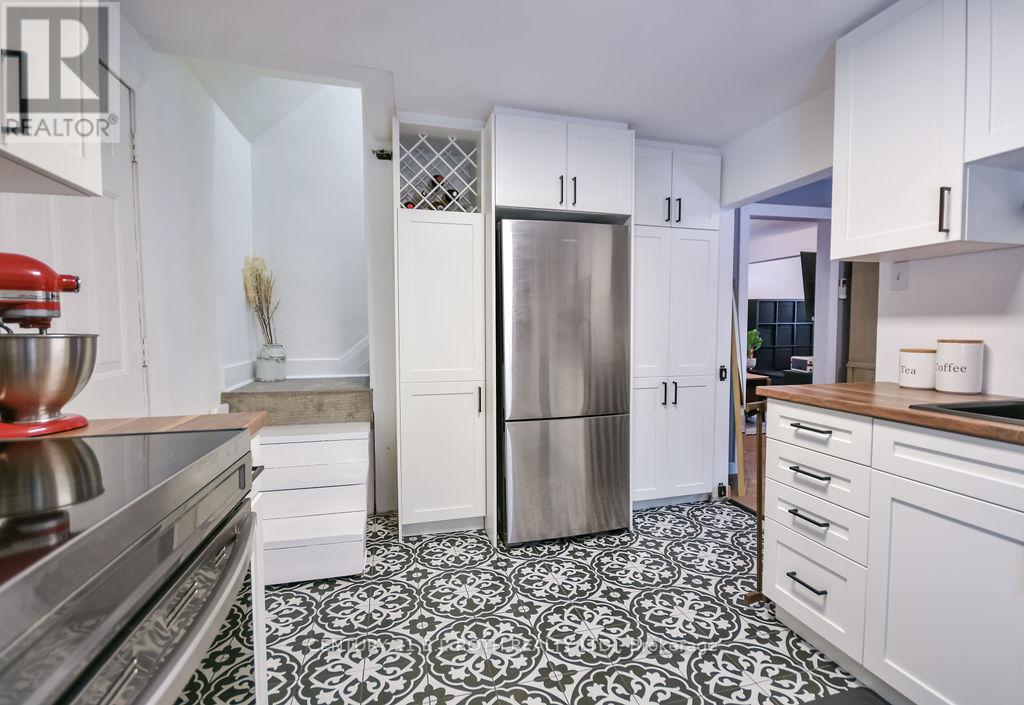 Single Family House for Sale in  COUNTY  ROAD Clearview (Brentwood) 