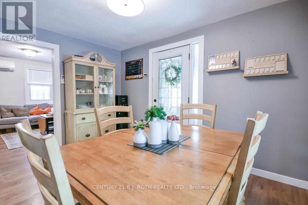 Single Family House for Sale in  COUNTY  ROAD Clearview (Brentwood) 