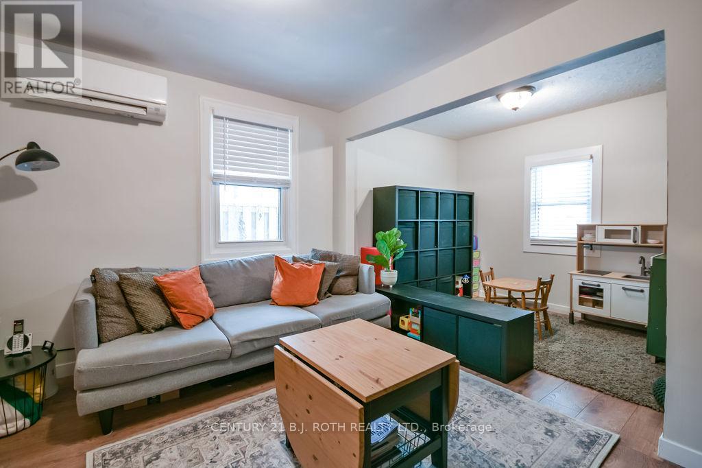 Single Family House for Sale in  COUNTY  ROAD Clearview (Brentwood) 