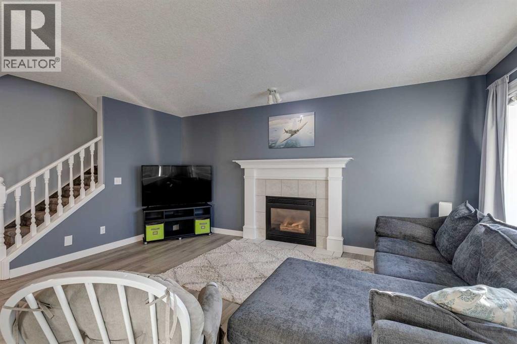 Single Family House for Sale in  Douglas Ridge Green SE Douglasdale/Glen Calgary 