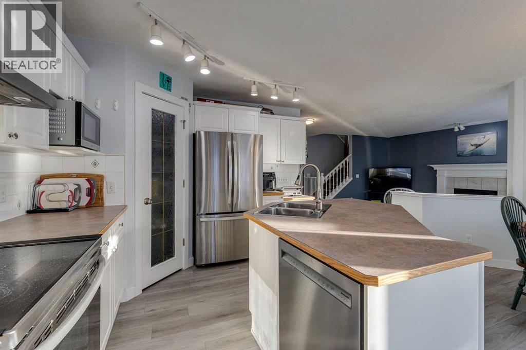 Single Family House for Sale in  Douglas Ridge Green SE Douglasdale/Glen Calgary 