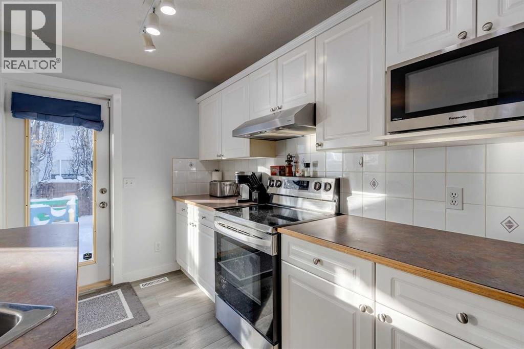 Single Family House for Sale in  Douglas Ridge Green SE Douglasdale/Glen Calgary 