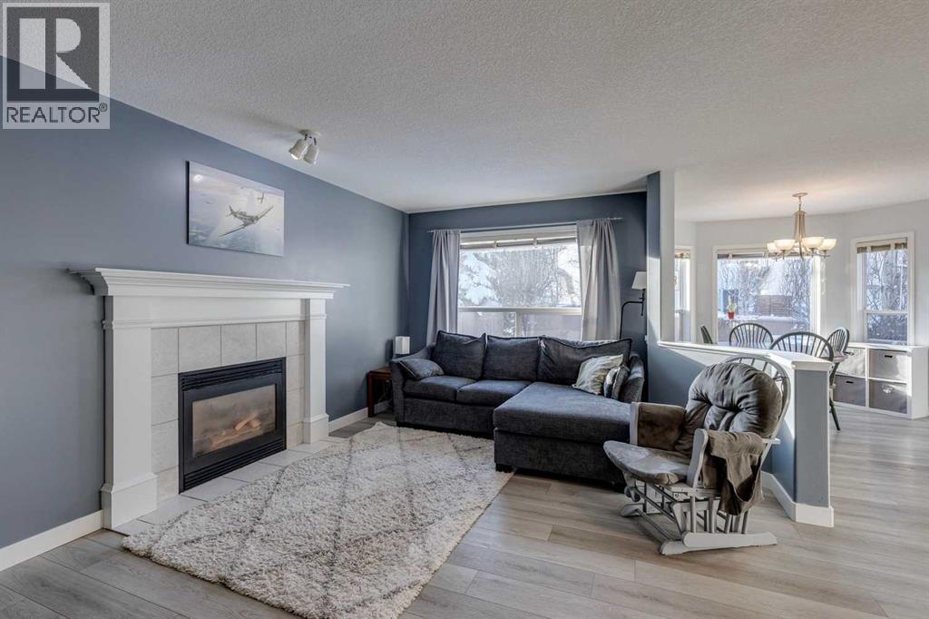 Single Family House for Sale in  Douglas Ridge Green SE Douglasdale/Glen Calgary 