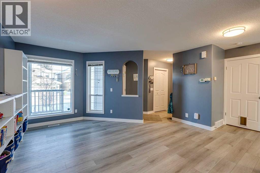 Single Family House for Sale in  Douglas Ridge Green SE Douglasdale/Glen Calgary 