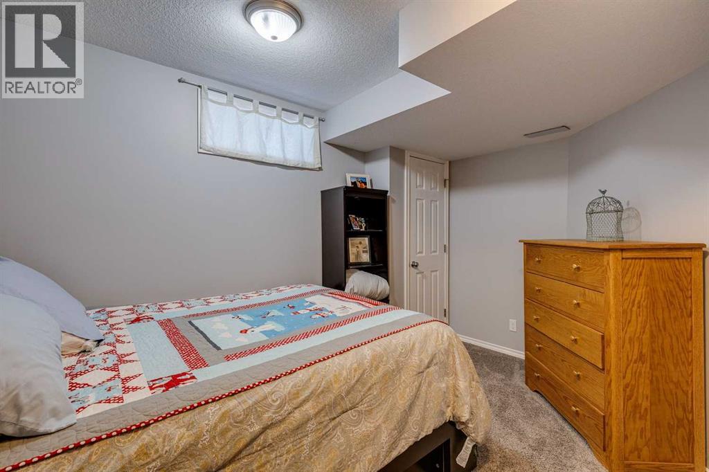 Single Family House for Sale in  Douglas Ridge Green SE Douglasdale/Glen Calgary 