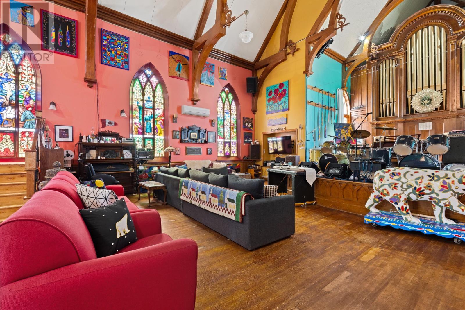 Property 11 of 49 of 298 Granville Street E