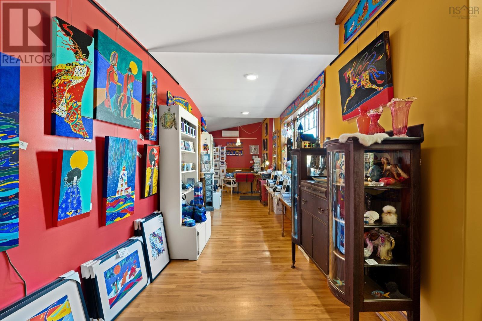 Property 3 of 49 of 298 Granville Street E