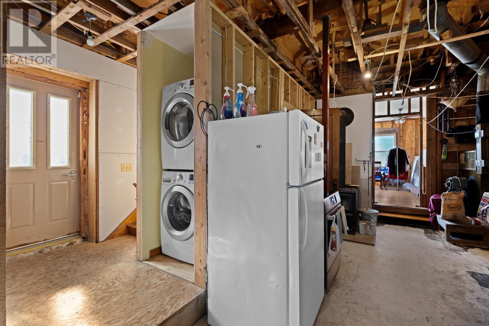 Property 30 of 49 of 298 Granville Street E