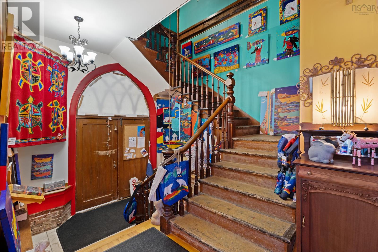 Property 2 of 49 of 298 Granville Street E