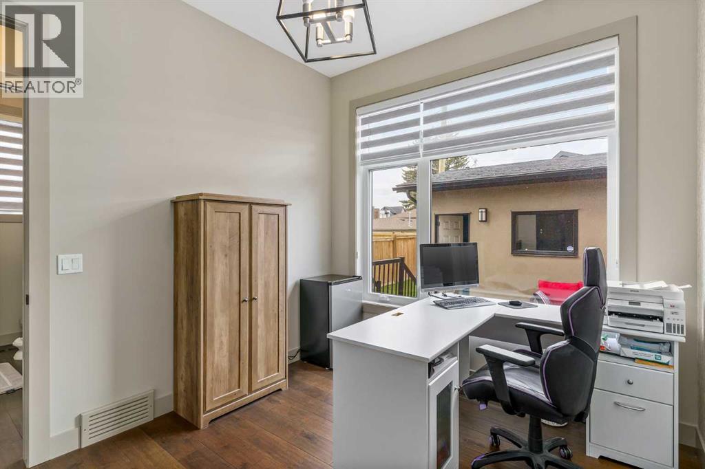 Single Family House for Sale in   Avenue SW Shaganappi Calgary 