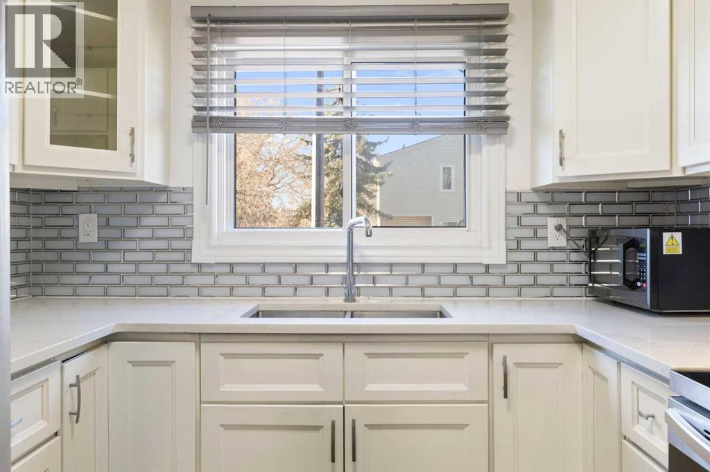 Single Family House Bi-level for Sale in  Pensacola Crescent SE Penbrooke Meadows Calgary 