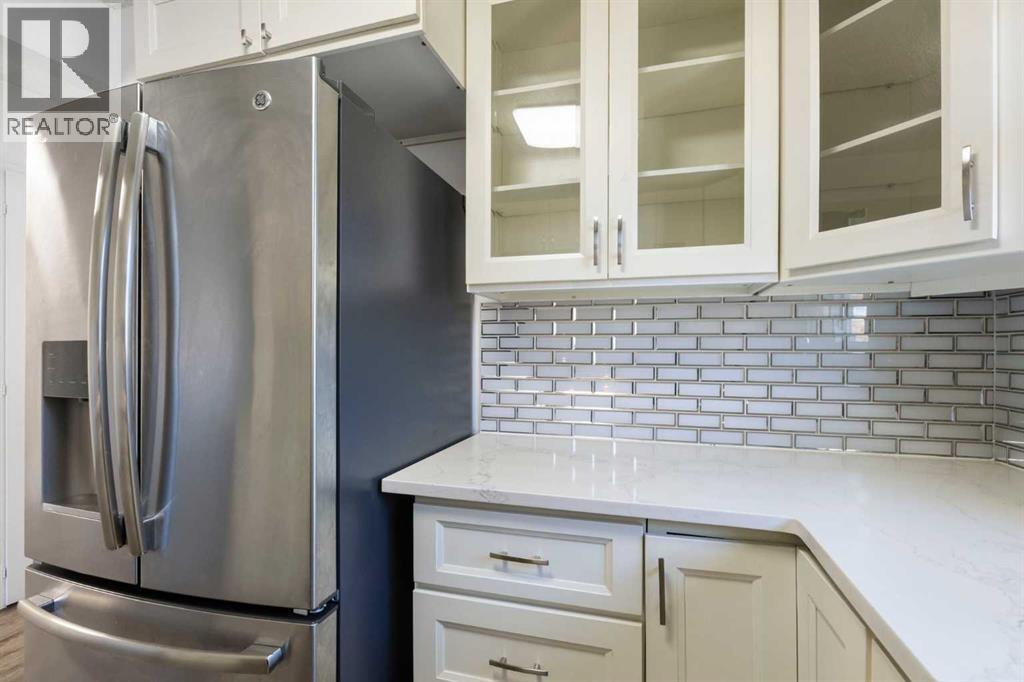 Single Family House Bi-level for Sale in  Pensacola Crescent SE Penbrooke Meadows Calgary 