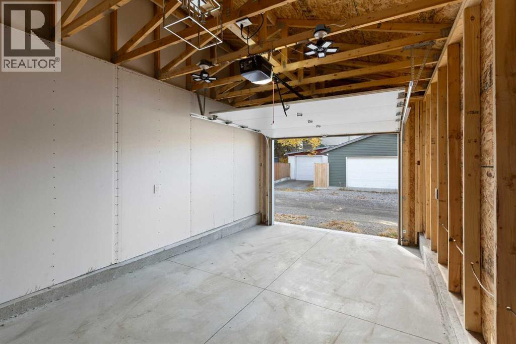 Single Family House Bi-level for Sale in  Pensacola Crescent SE Penbrooke Meadows Calgary 