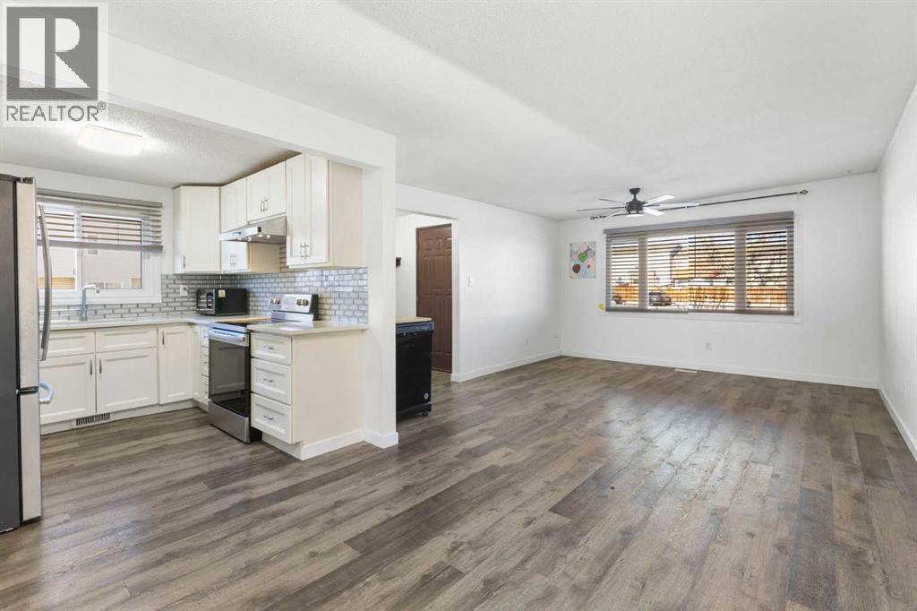 Single Family House Bi-level for Sale in  Pensacola Crescent SE Penbrooke Meadows Calgary 