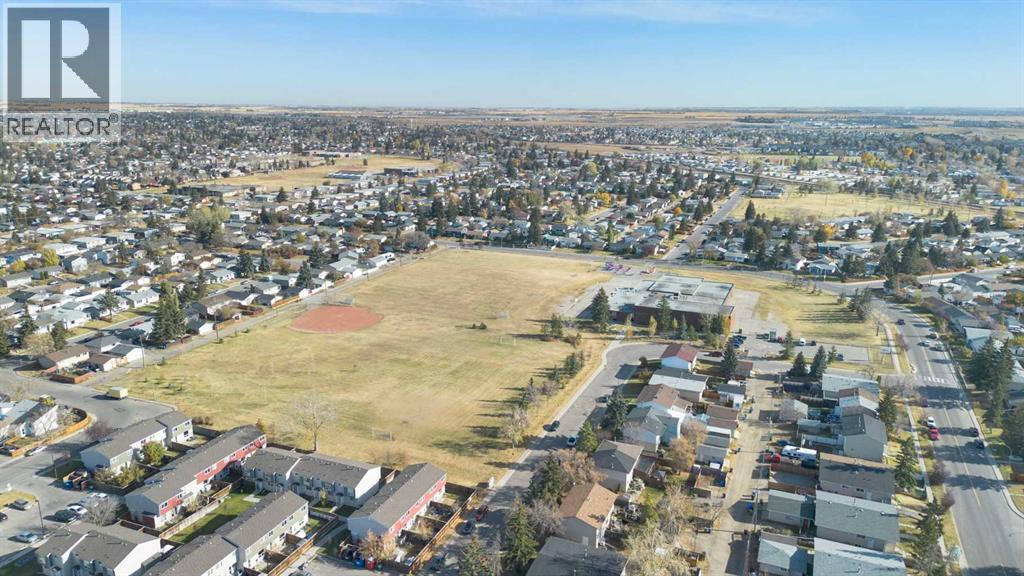 Single Family House Bi-level for Sale in  Pensacola Crescent SE Penbrooke Meadows Calgary 