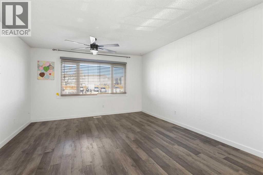 Single Family House Bi-level for Sale in  Pensacola Crescent SE Penbrooke Meadows Calgary 