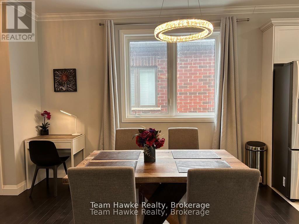 152 BISHOP DRIVE - Photo 3 of 17, Barrie (Ardagh), Ontario