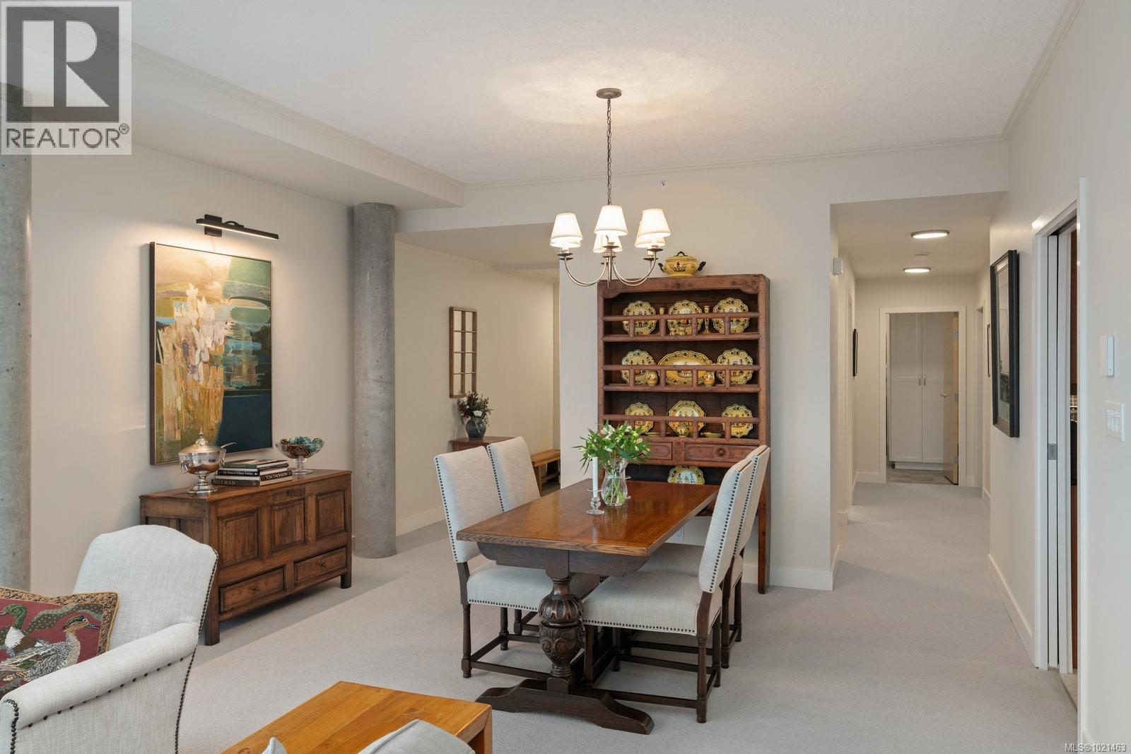 304 5350 Sayward Hill Crescent, Saanich